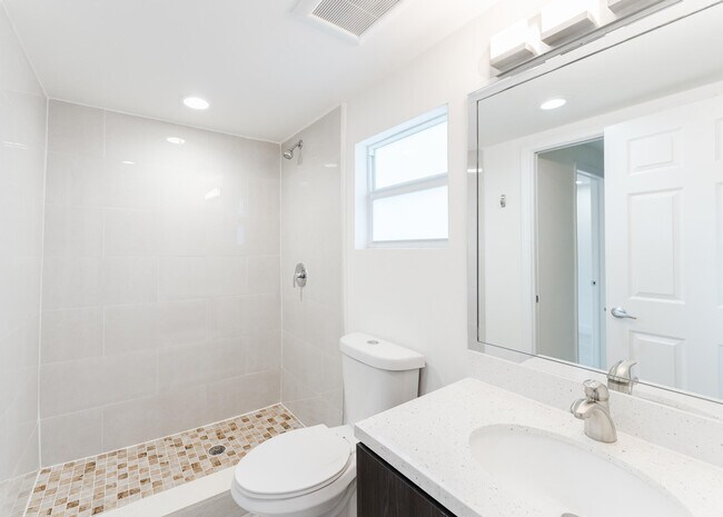 Building Photo - 364 E Palmetto Park Rd