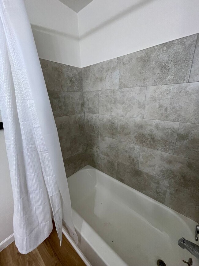 Building Photo - Wonderful and Spacious 4 Bedroom Concord H...