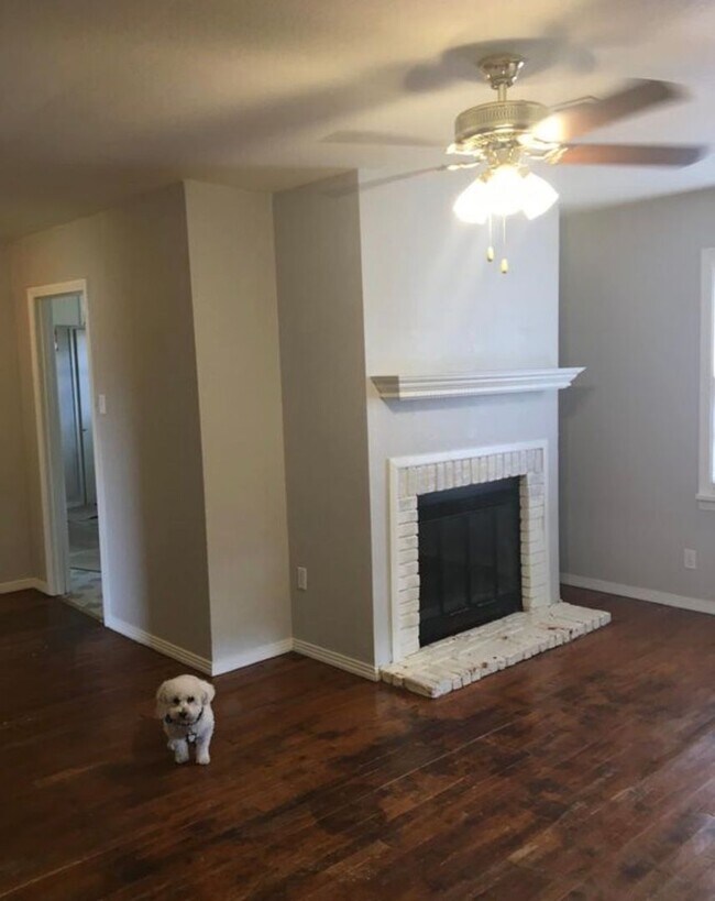 Building Photo - 3 bedroom