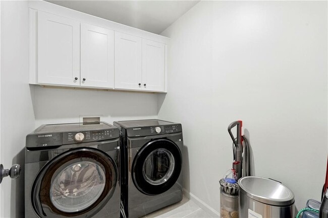 Building Photo - 4221 Willow Oak Dr