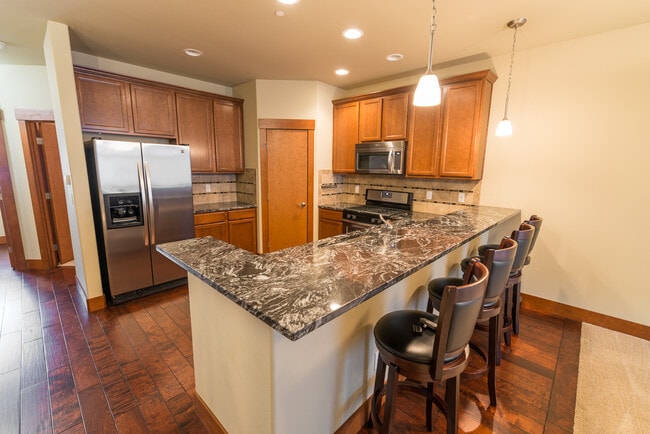 Building Photo - Renton 3 bed Townhouse for Rent
