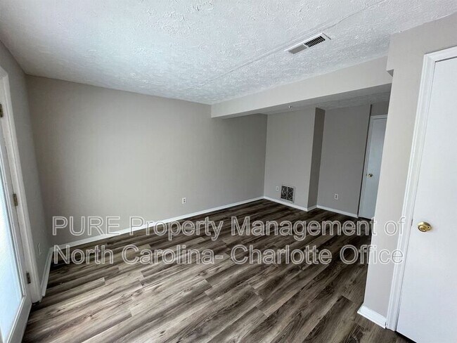 Building Photo - 9445 Lexington Cir