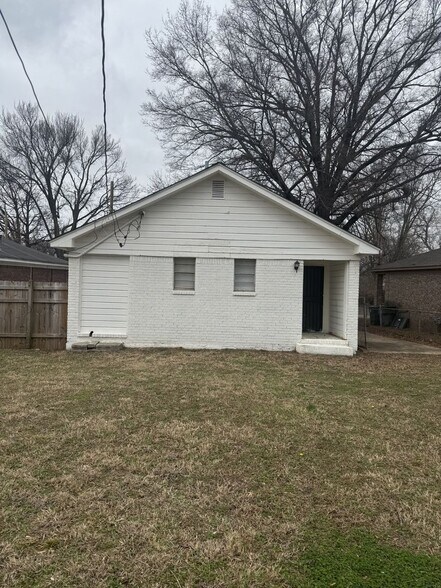 Building Photo - 694 Hamilton St