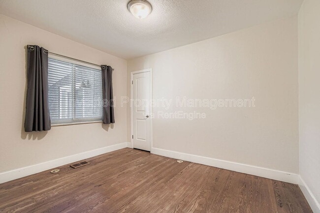 Building Photo - 2400 Pontiac St