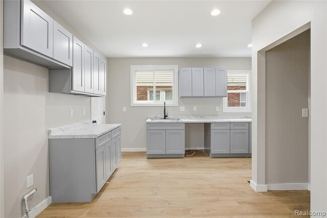 Building Photo - 14615 Winthrop St