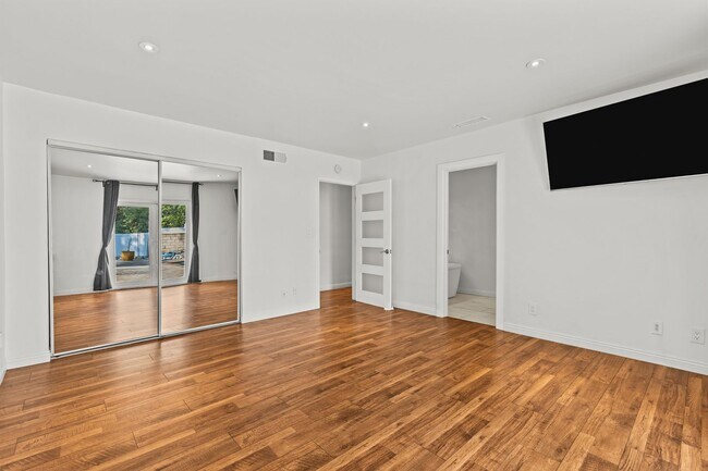 Building Photo - UPGRADED SOUTH OF THE BOULEVARD HOME WITH HUGE BACKYARD!