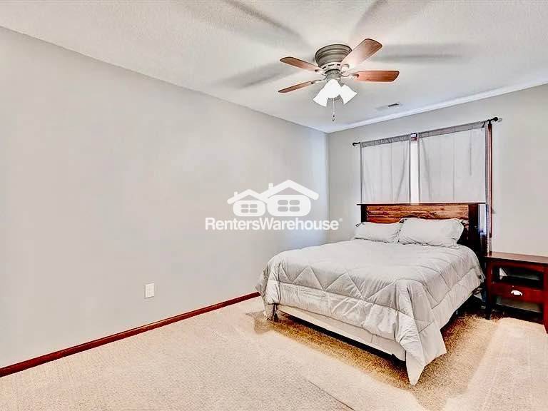 Building Photo - 1207 NE 7th Ln