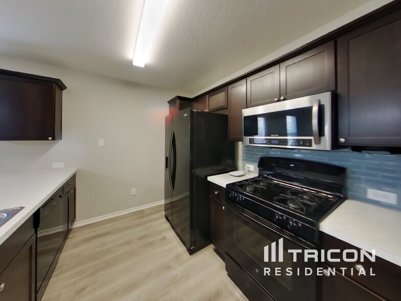 Building Photo - 8730 Segura Wy