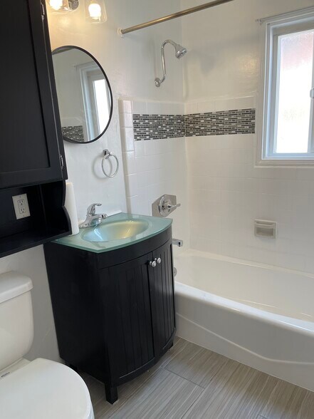 Building Photo - 702 S Pacific Coast Hwy