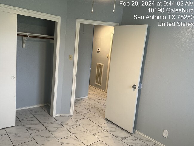 Building Photo - Comfort and Convenience Awaits YOU!