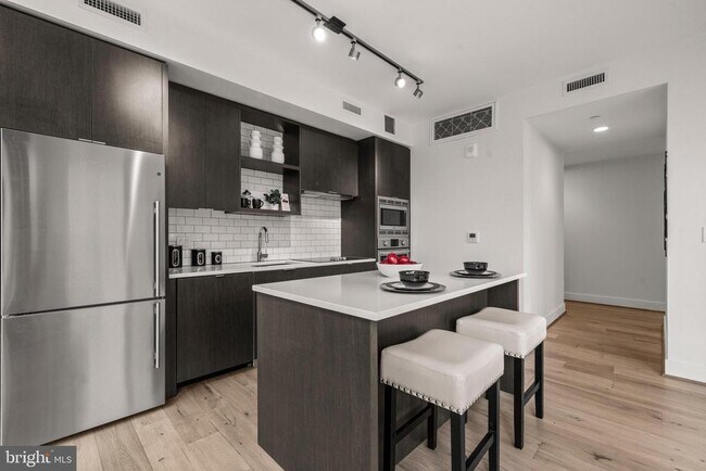 Building Photo - 1300 4th St SE