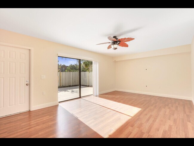Building Photo - 2734 27th Ct