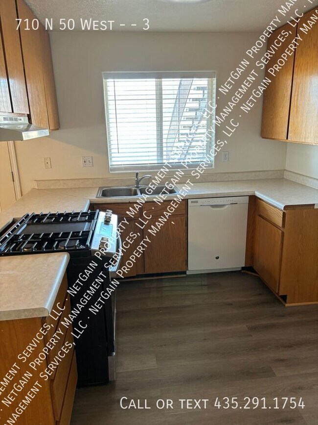 Building Photo - 710 N 50 W