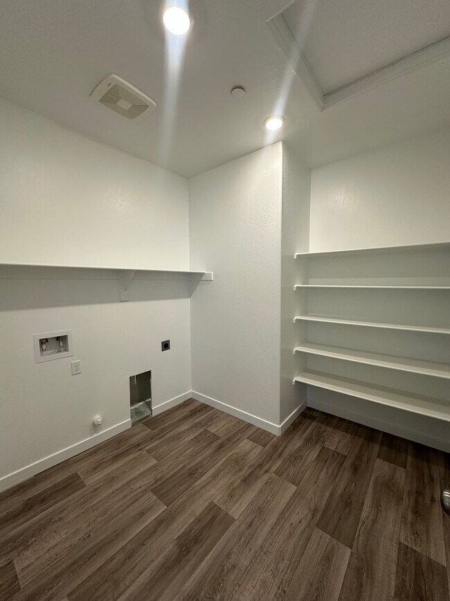 Building Photo - Newly built Lennar home Available Now!