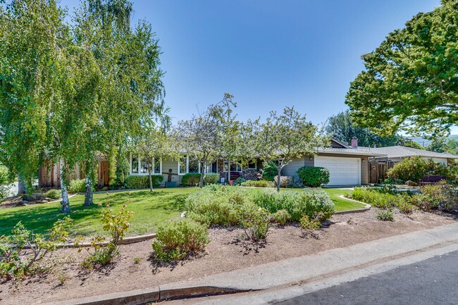 Building Photo - Excellent 3 Bedroom 2 Bath In A Great Neig...
