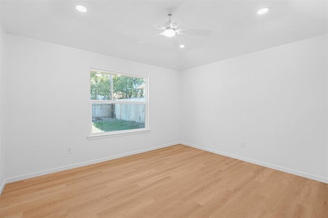 Building Photo - 16307 Essex Cove