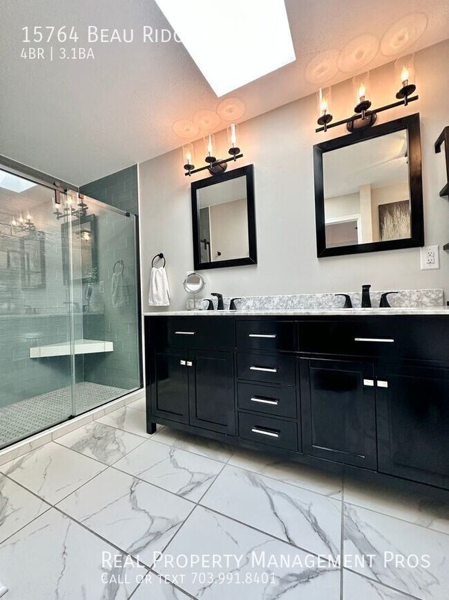 Building Photo - 15764 Beau Ridge Dr