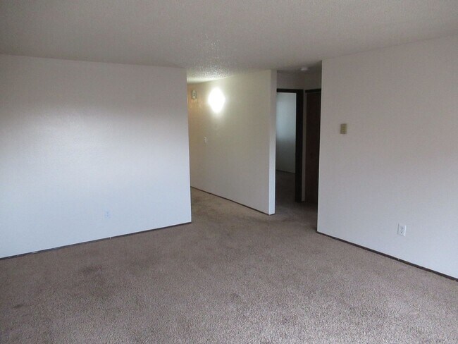 Building Photo - Nice Clean 2 bedroom in S. Salem