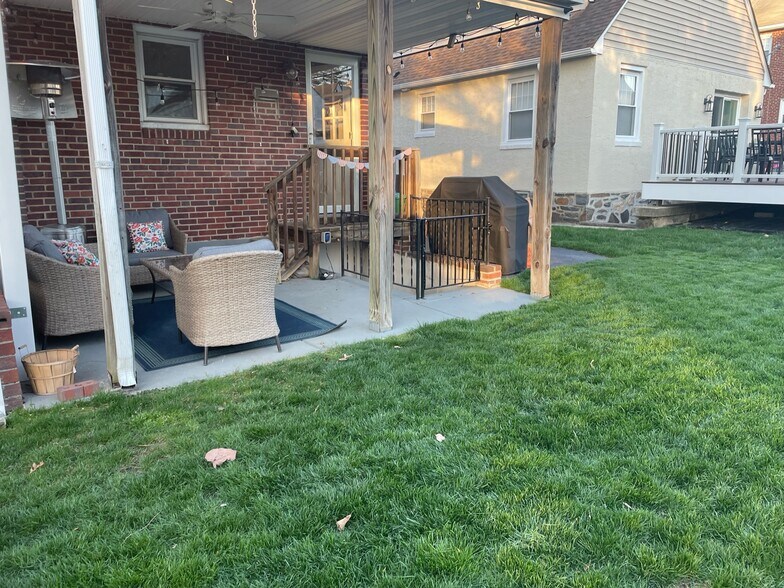 Building Photo - 2426 Chestnut Ave