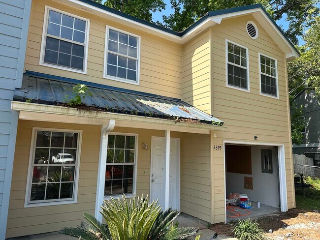 Primary Photo - 2395 Claremont Ln