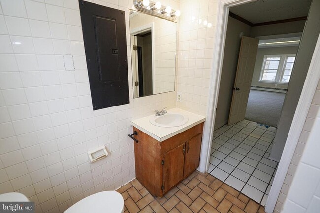 Building Photo - 305 E Pine St