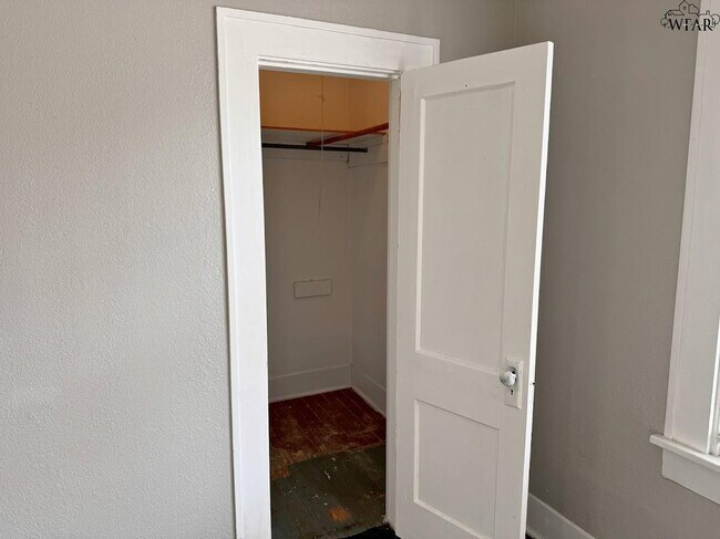 Building Photo - 1916 7th St