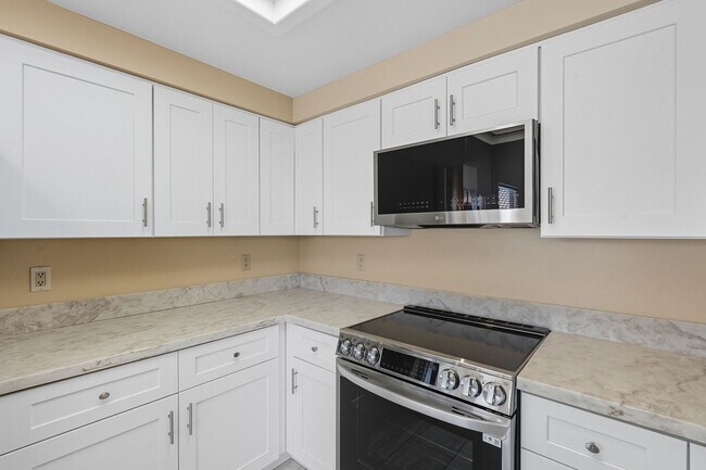 Building Photo - Scottsdale Ranch - Three Bedrooms and POOL!