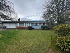 Building Photo - single level home with yard and garage!