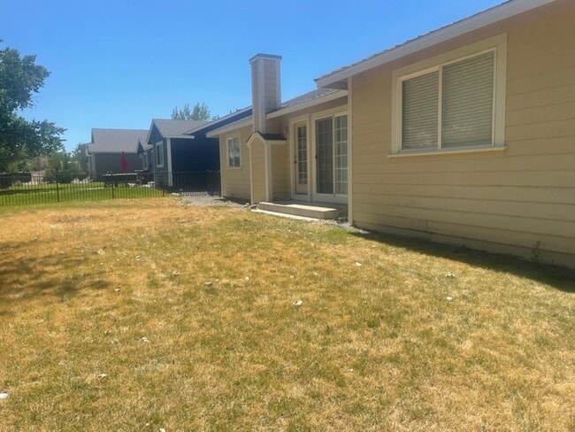 Building Photo - 3 Bedroom, 2 Bathroom Home in Fernley