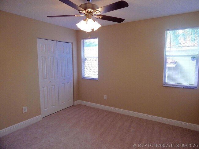 Building Photo - 10430 Buena Ventura Dr