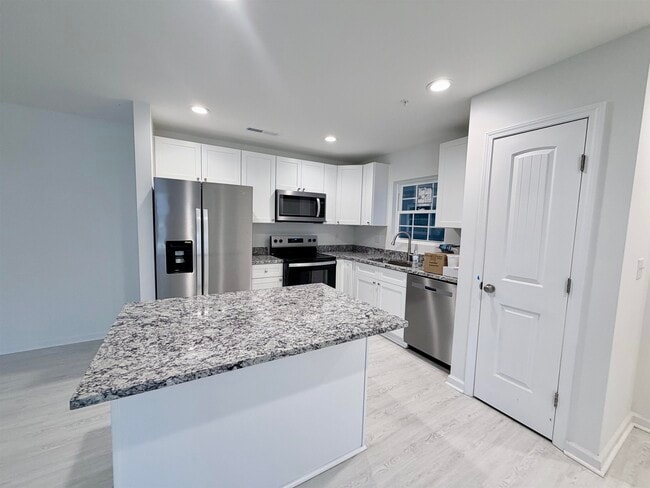 Building Photo - 179 Charter Dr