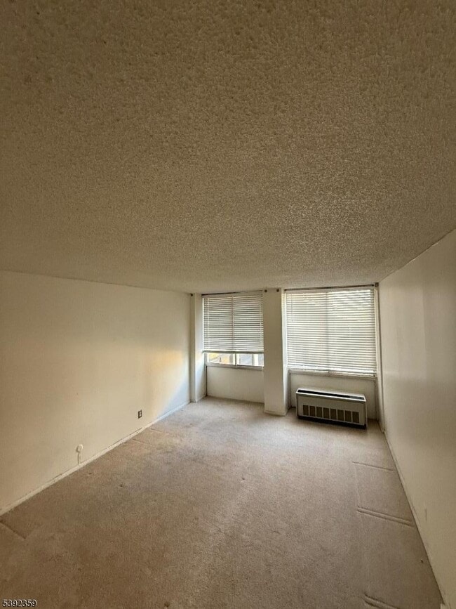 Building Photo - 300 Winston Dr