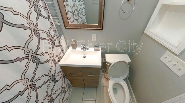 Building Photo - 237 E 21st St