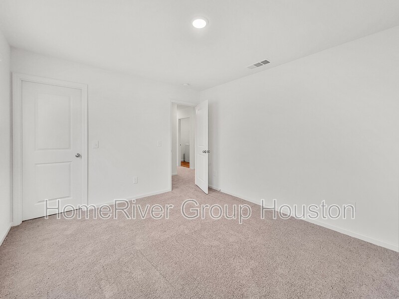 Building Photo - 3602 Bishop Ter Dr
