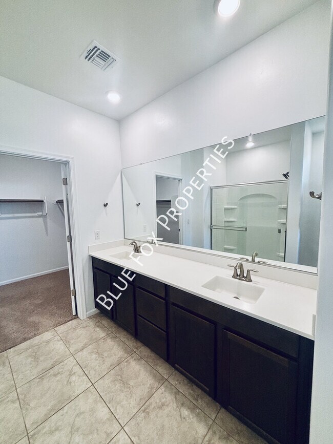 Building Photo - 7846 S Sugarbend Dr