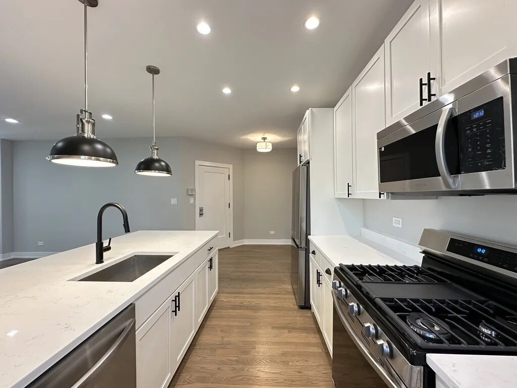 Building Photo - 2636 W Carmen Ave