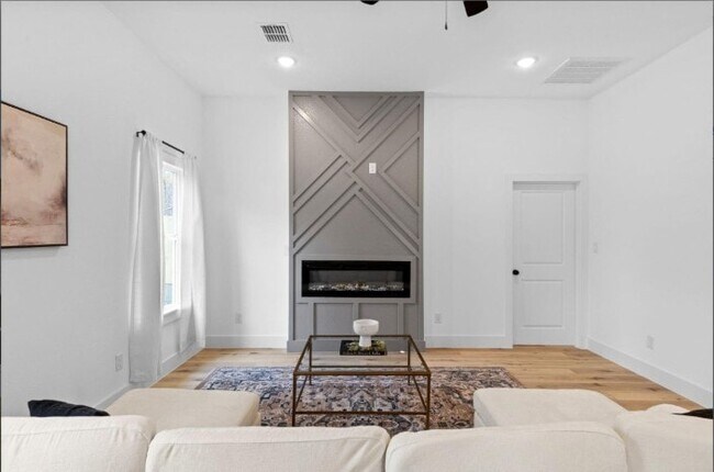 Building Photo - 5516 Helmick Ave