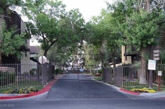 Building Photo - 504 Delfern Ln