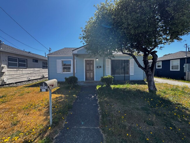 Building Photo - 1527 Santa Clara St