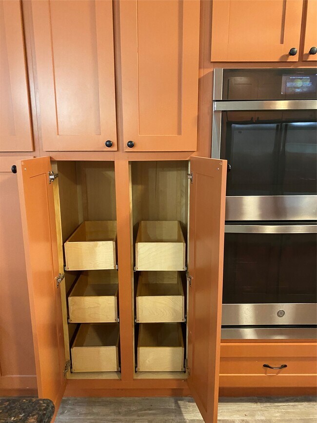 Building Photo - 9614 Greenwillow Dr