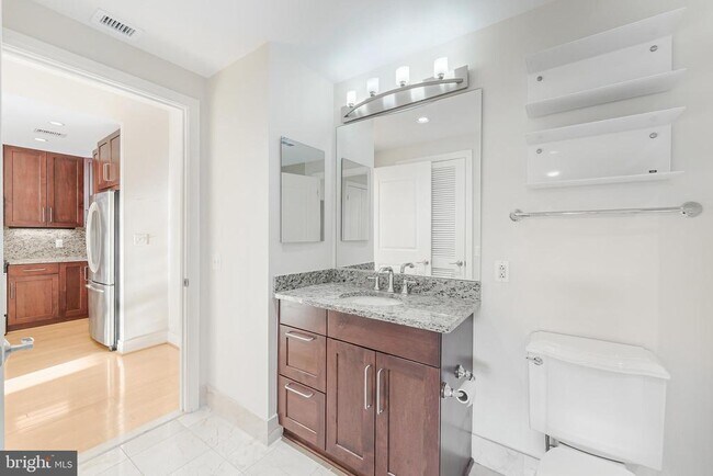 Building Photo - 8220 Crestwood Heights Dr