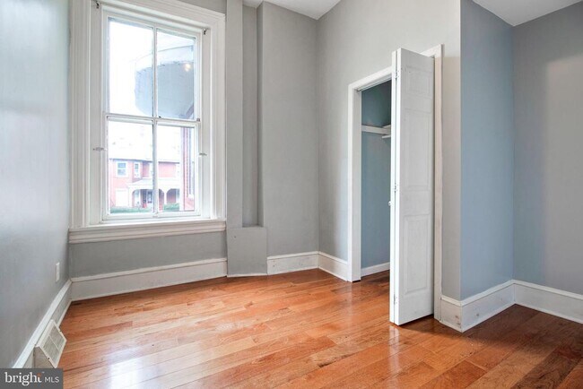 Building Photo - 1412 Delaware Ave