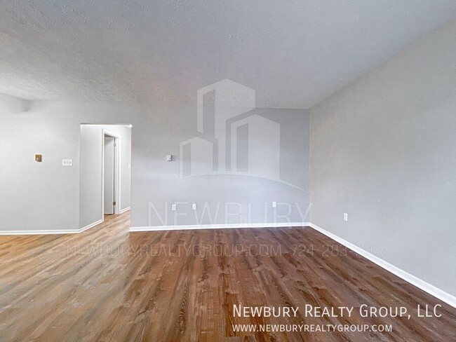 Building Photo - Spacious 2-Bedroom Apartment in a Serene C...