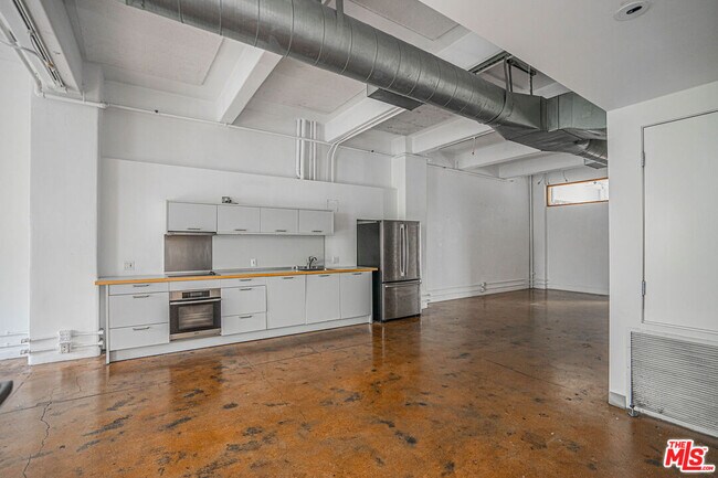 Building Photo - 812 S Spring St