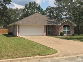 Building Photo - 517 Molly Ln