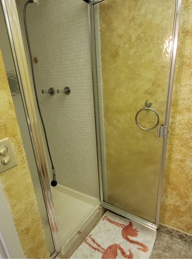 Building Photo - 141 Saxony Trail