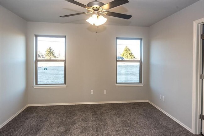 Building Photo - 8818 SW 45th St