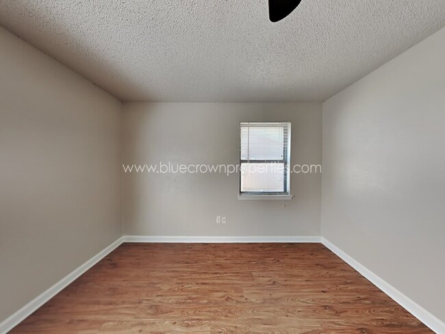 Building Photo - 900 Cannon Dr