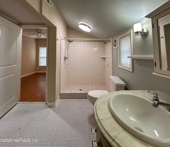 Building Photo - 3944 Boone Park Ave