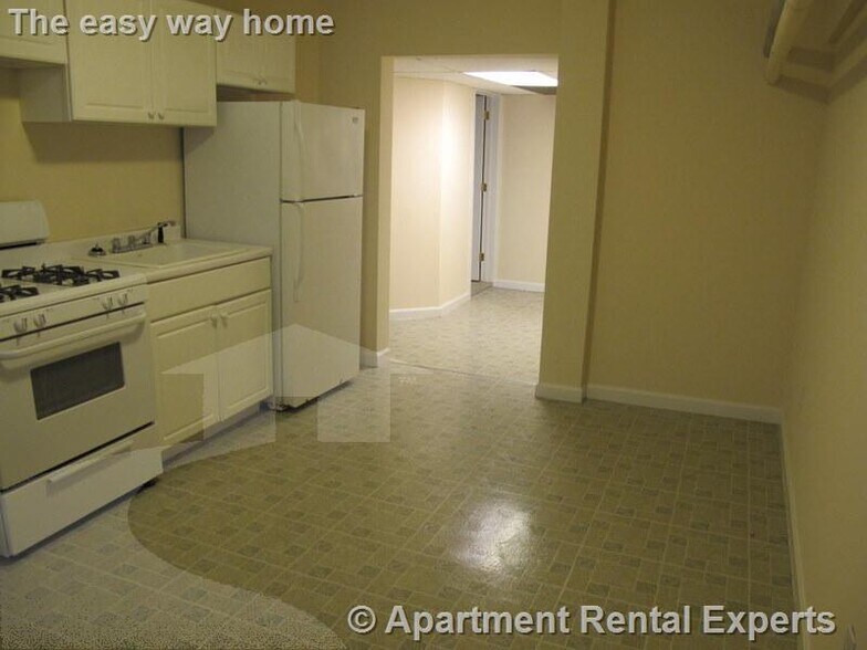 Building Photo - 14 Centre St